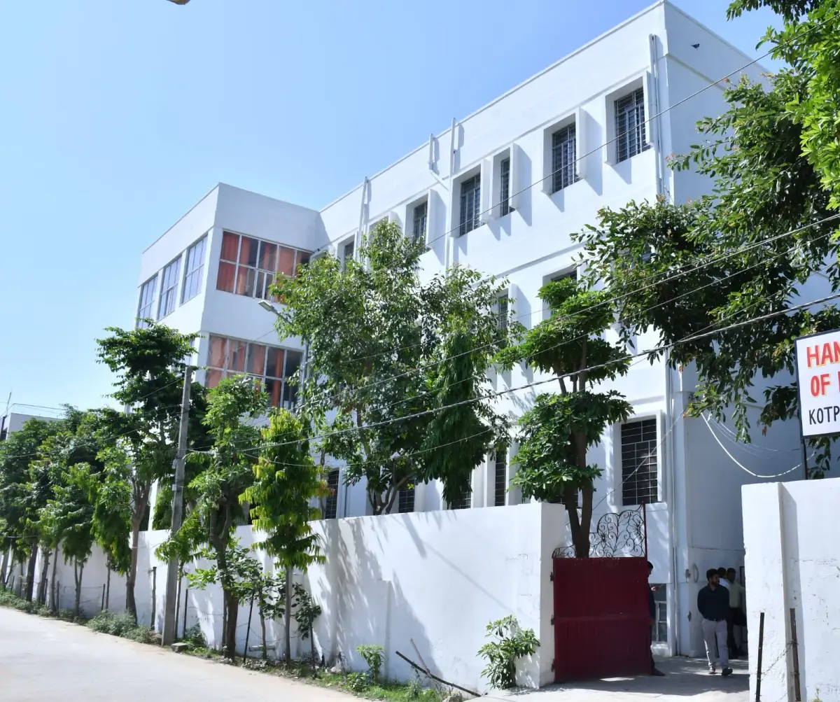 Hans College of Edu.: campus photo 3