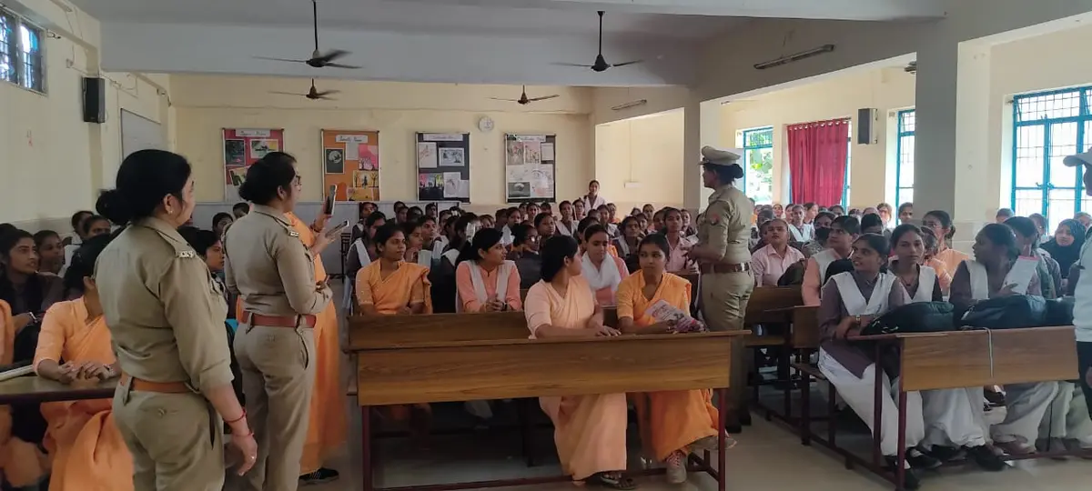 Heeralal Yadav Balika Degree College, Sarojni Nagar: campus photo 6