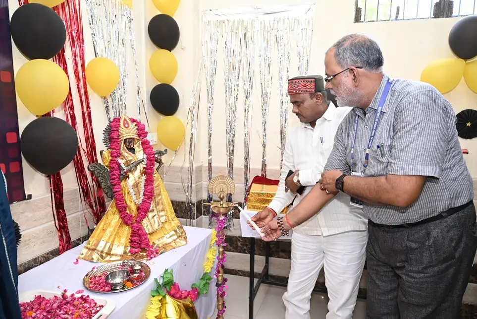Heeralal Yadav Balika Degree College, Sarojni Nagar: campus photo 2