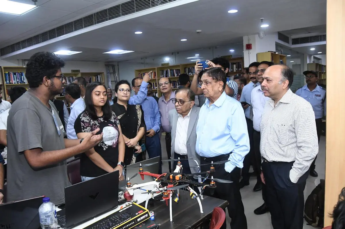 Heritage Institute of Technology 126: campus photo 8