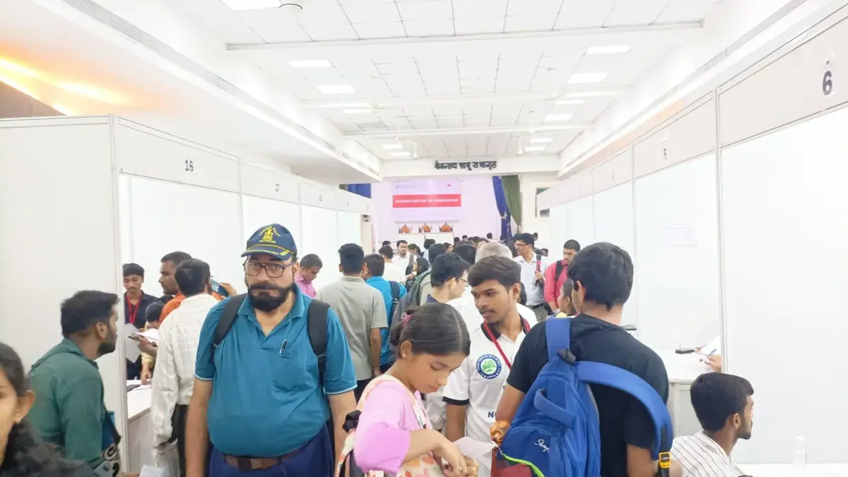 Hindi Vidya Prachar Samitis Ramniranjan Jhunjhunwala College campus photo 3