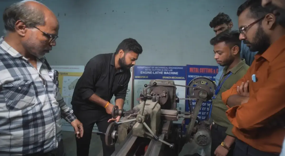 Hitkarini College of Engineering and Technology (HCET): campus photo 3