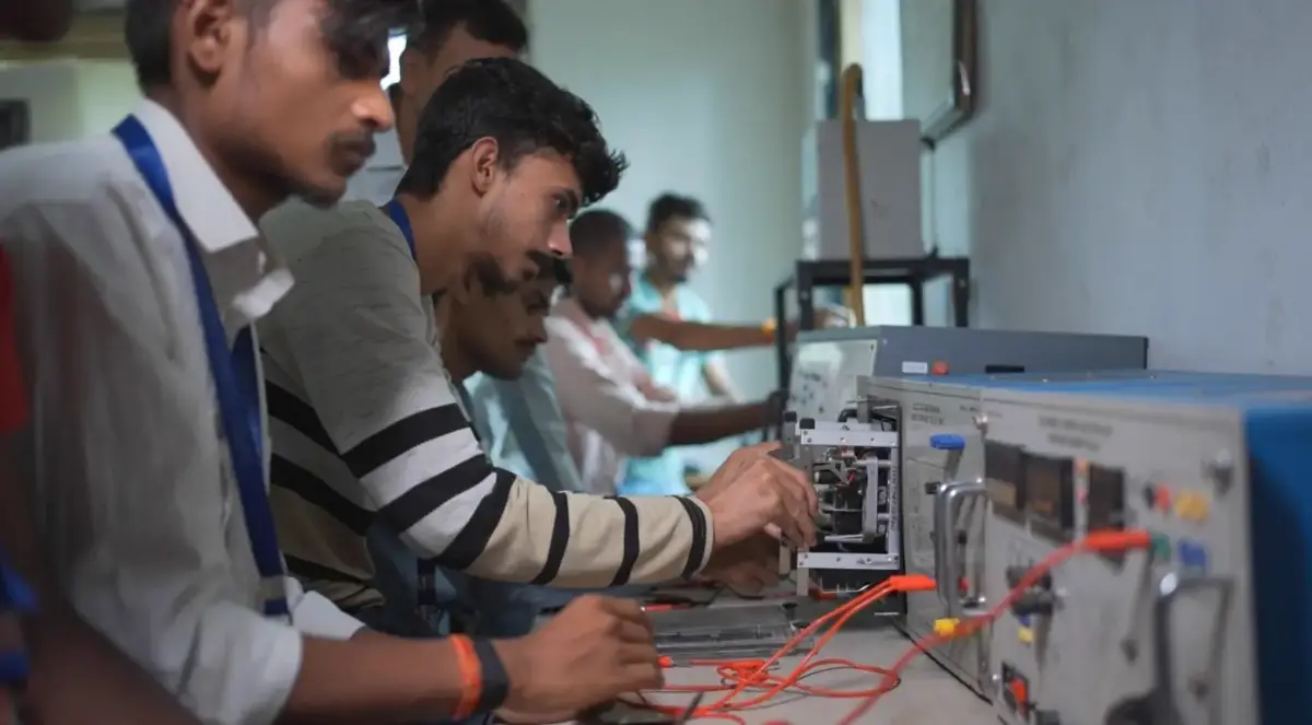 Hitkarini College of Engineering and Technology (HCET): campus photo 2