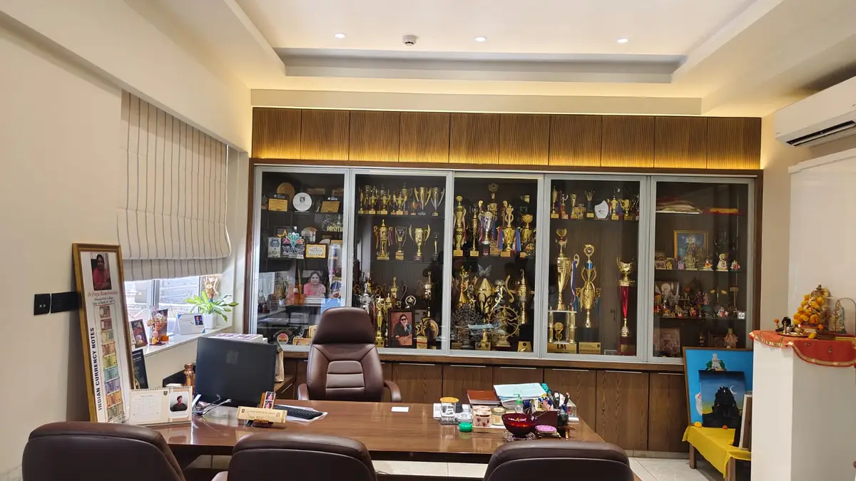 H.R. College of Commerce and Economics: campus photo 4