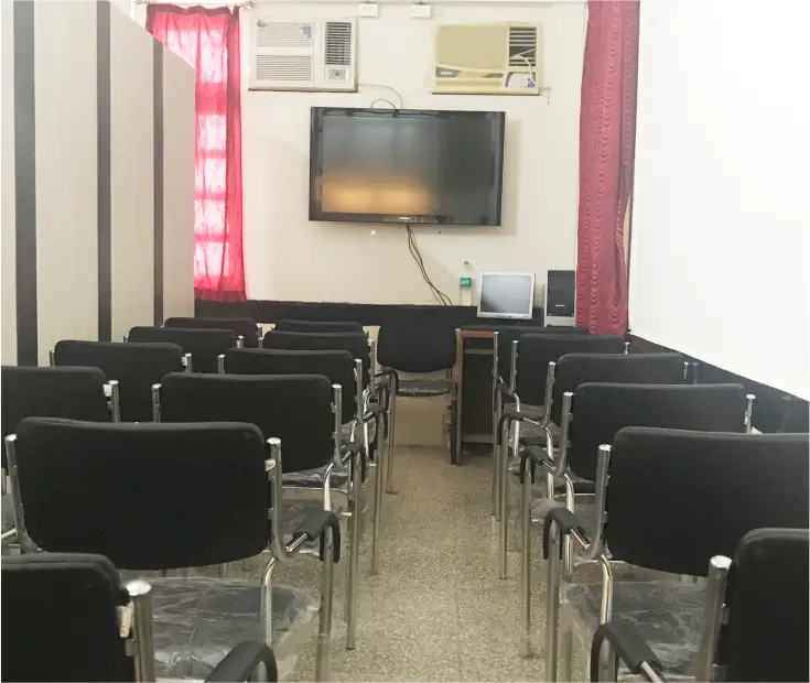 H.R. College of Commerce and Economics: campus photo 6