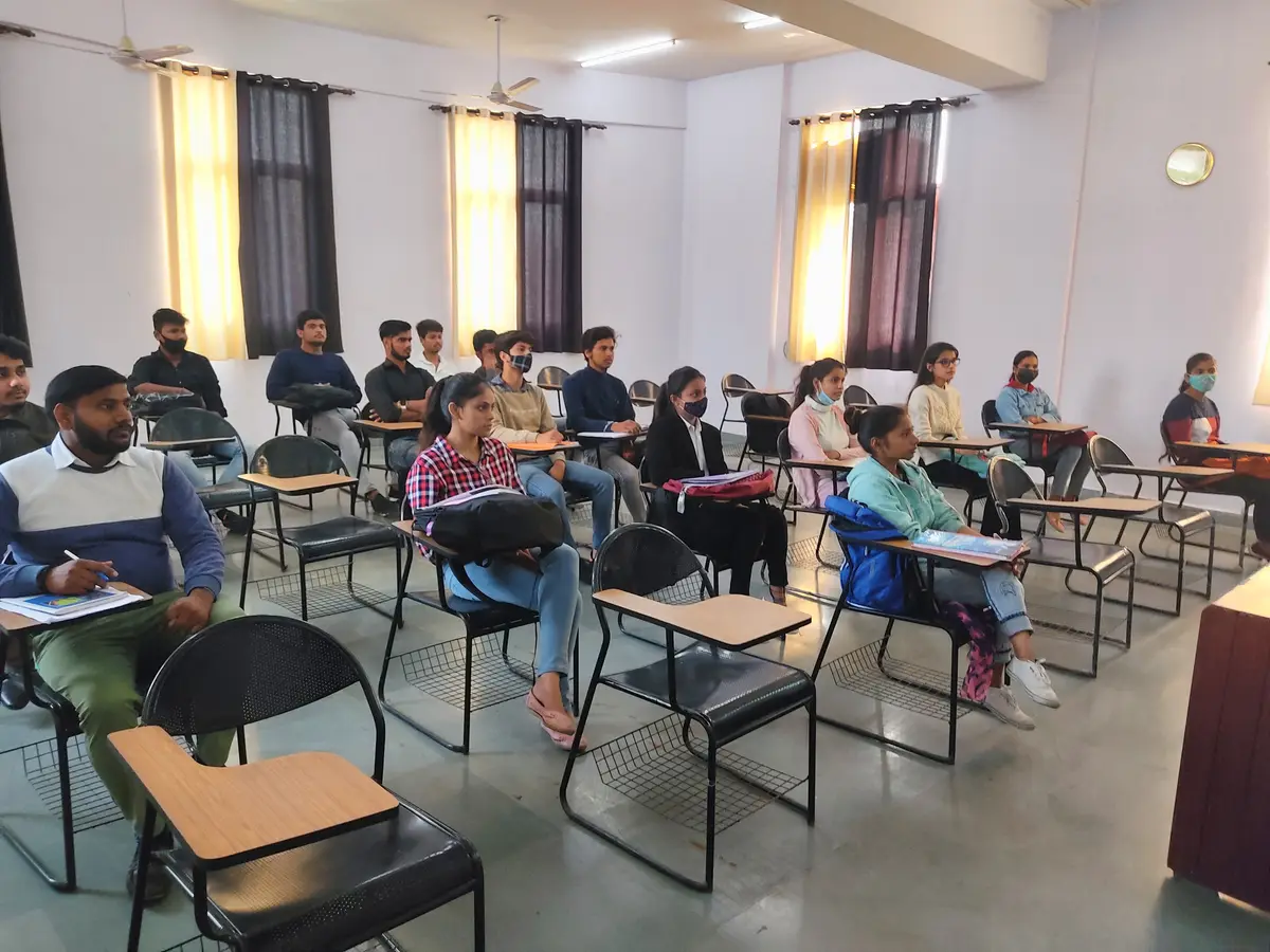 Iif College of Commerce and Management Studies: campus photo 8