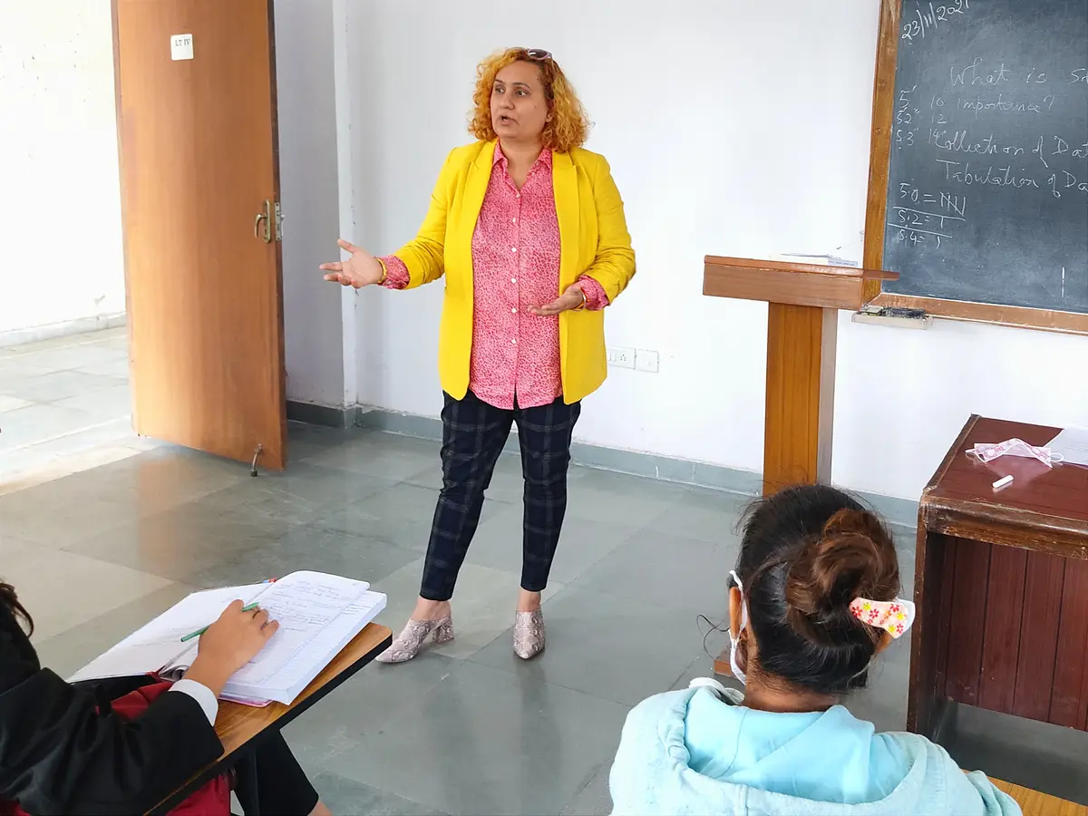 Iif College of Commerce and Management Studies: campus photo 7