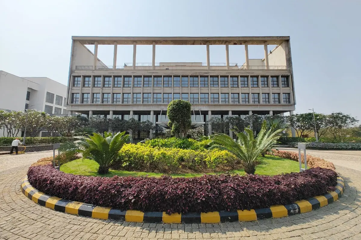 IRIIOM campus photo 3