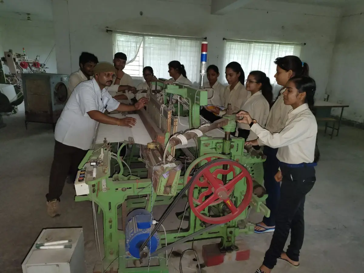 INDIAN INSTITUTE OF HANDLOOM TECHNOLOGY, Janjgir – Champa: campus photo 6