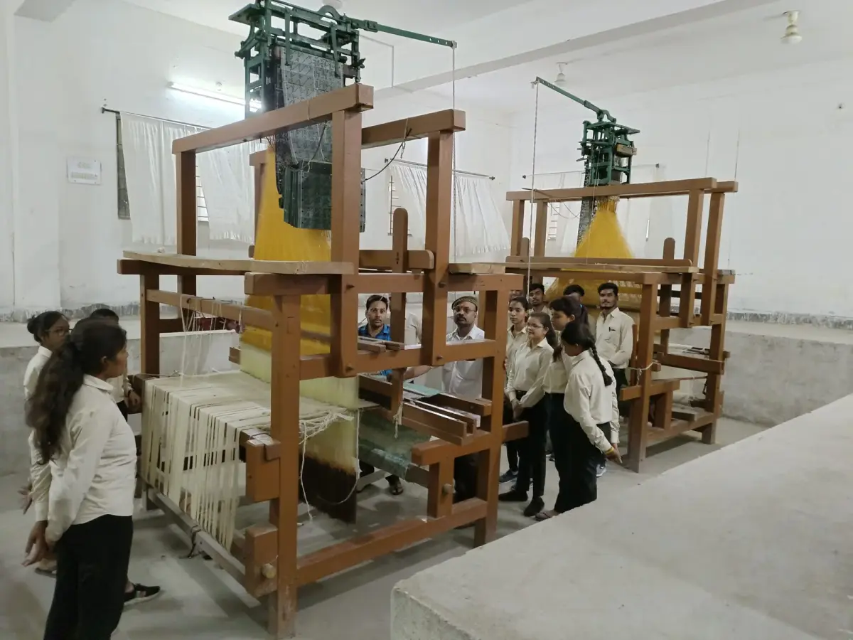 INDIAN INSTITUTE OF HANDLOOM TECHNOLOGY, Janjgir – Champa: campus photo 2