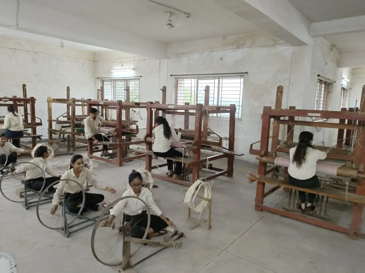 INDIAN INSTITUTE OF HANDLOOM TECHNOLOGY, Janjgir – Champa: campus photo 4