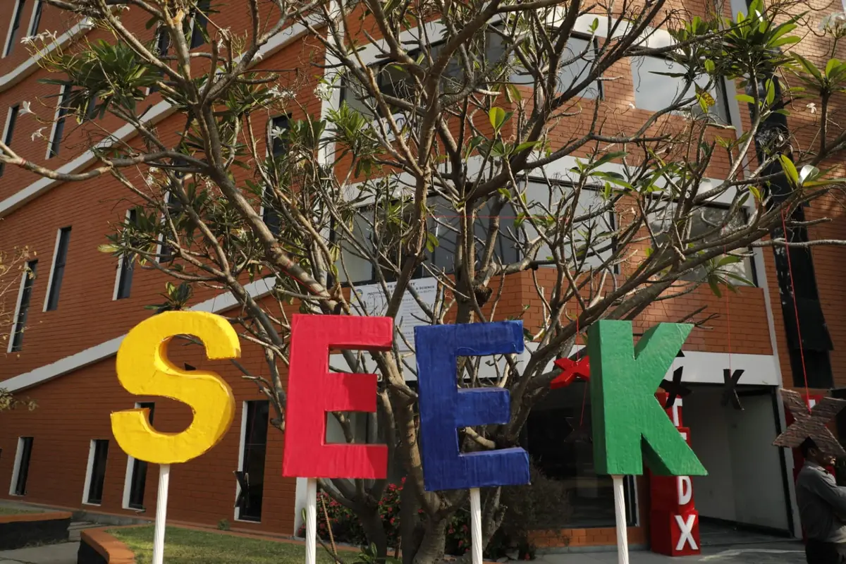 IES campus photo 8
