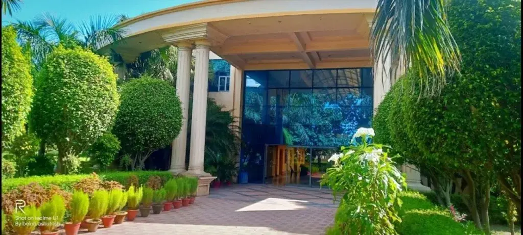 Jhunjhunwala P G College Faculty of Engineering and Technology Dwarikapuri Faizabad: campus photo 1