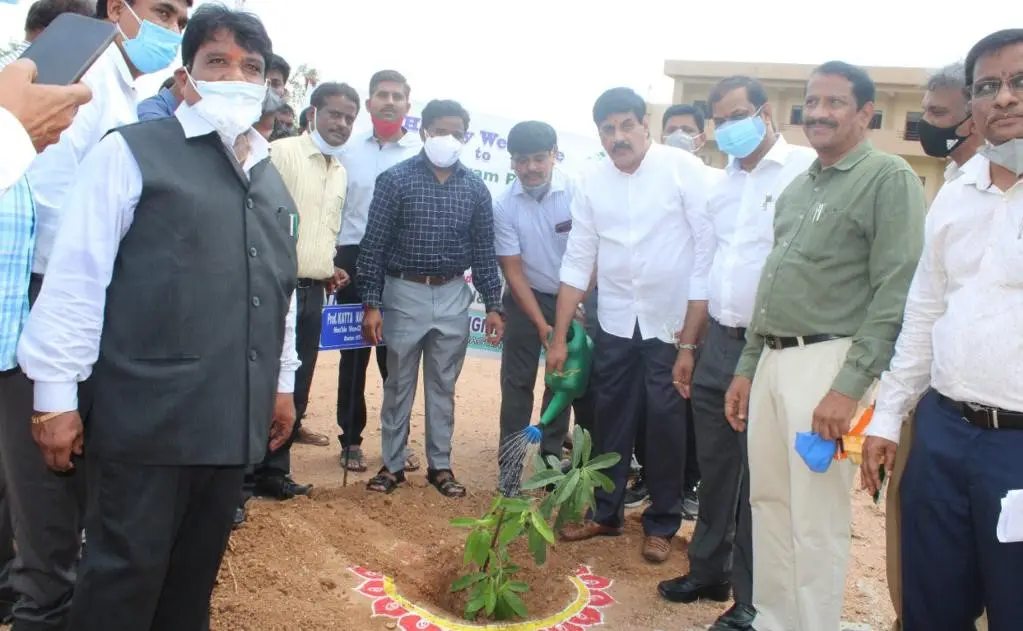 JNTUH College of Engineering-Nachupally: campus photo 5