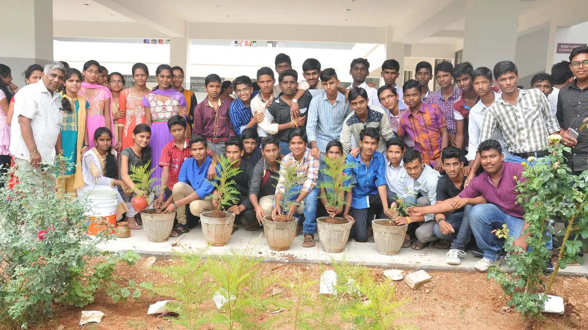 K L E Societys B Com Degree College, Gangavati: campus photo 2