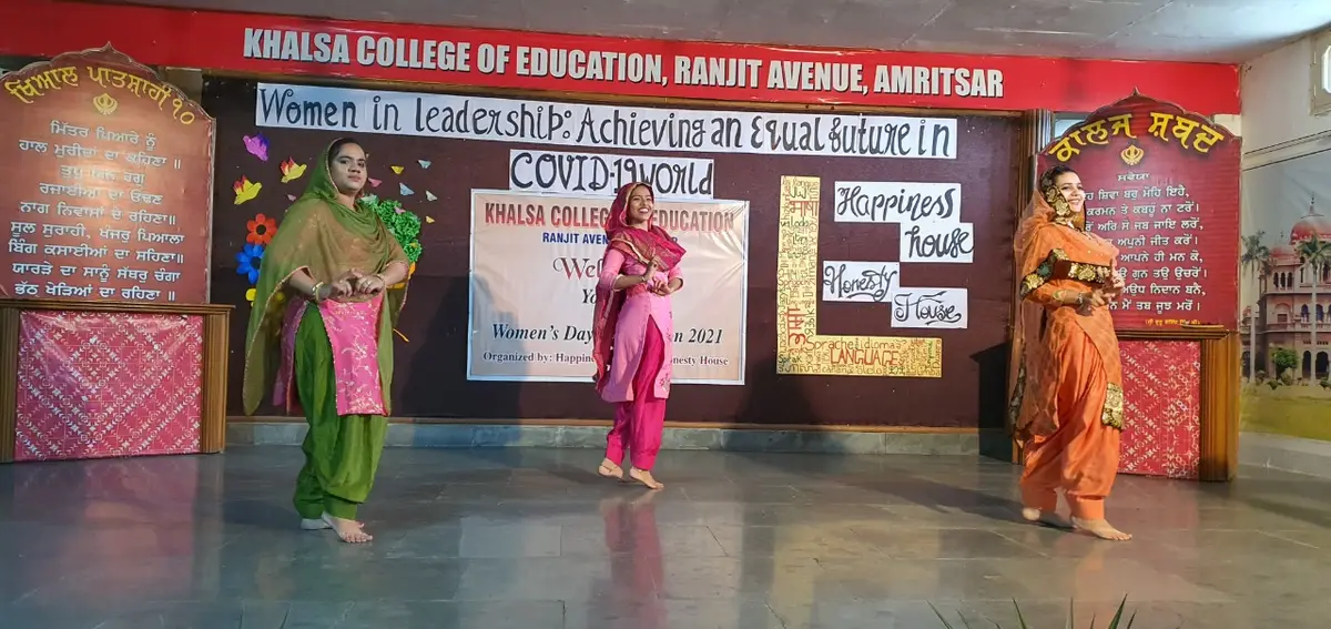 Khalsa College: campus photo 1