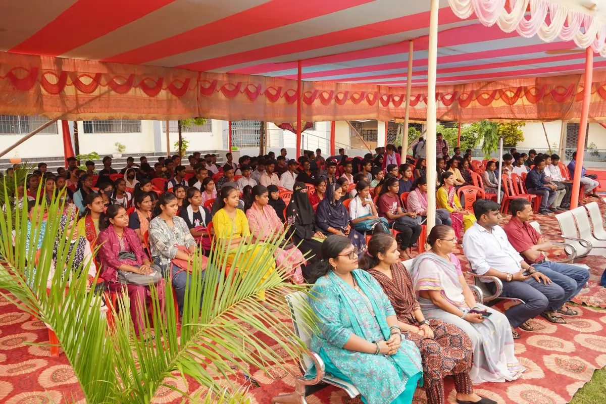 L.N.T. College: campus photo 2