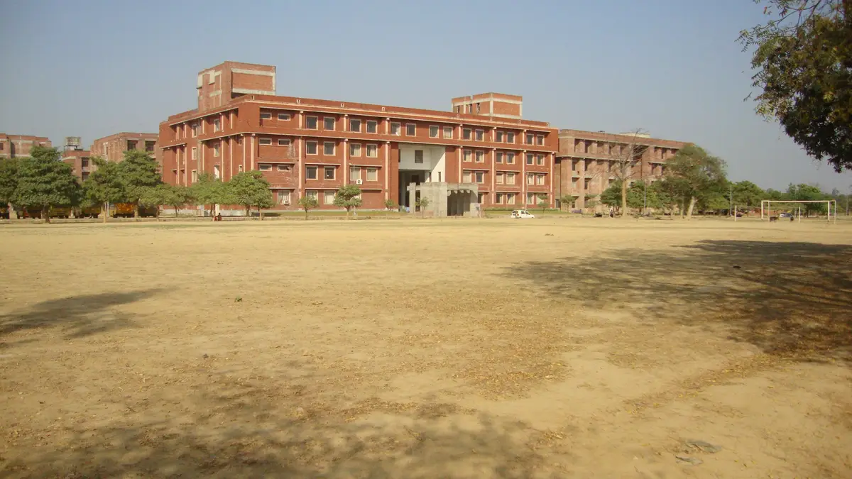 Lady Rajrani Institute of Education: campus photo 1