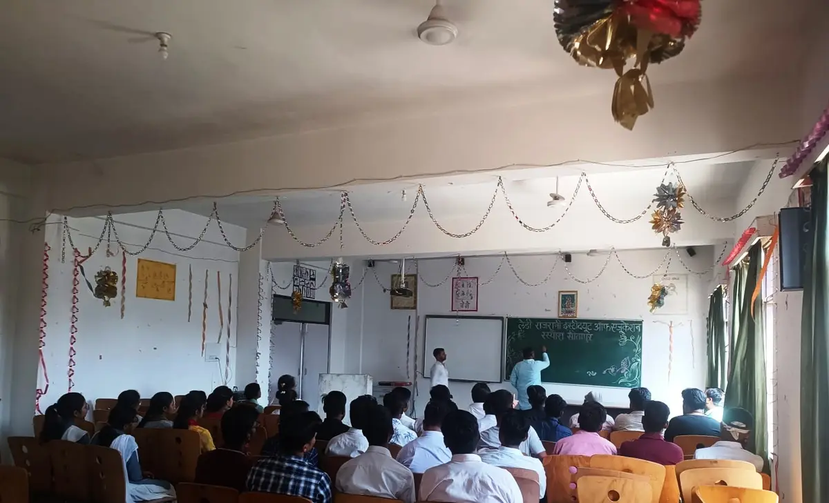 Lady Rajrani Institute of Education: campus photo 2