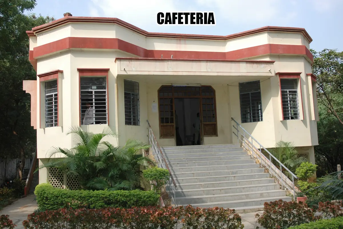 Lal Bahadur P.G. College, S.V.P. Road: campus photo 2