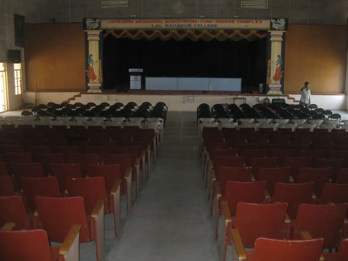 Lal Bahadur P.G. College, S.V.P. Road: campus photo 1