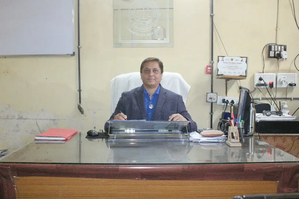 Law College: campus photo 1