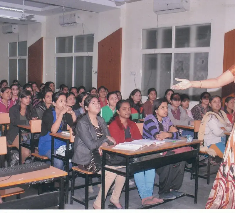 M.K. H.S. Gujarati Girls Commerce College campus photo 1