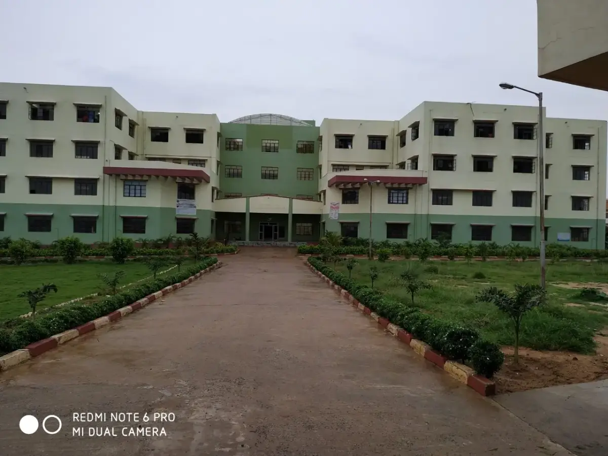 Madhupur Polytechnic campus photo 1