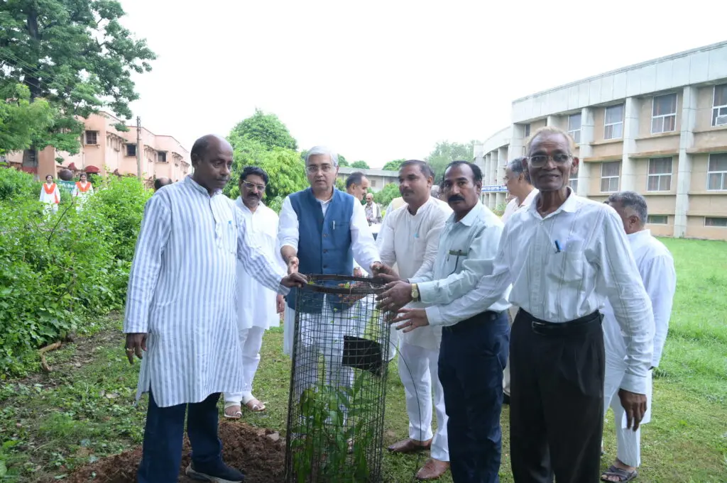 Mahatama Gandhi Gramodaya Vishwavidyalaya, Chitrakoot: campus photo 3