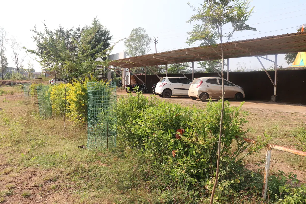 Mahatma Gandhi Vidyamandirs Arts Science Commerce College campus photo 3