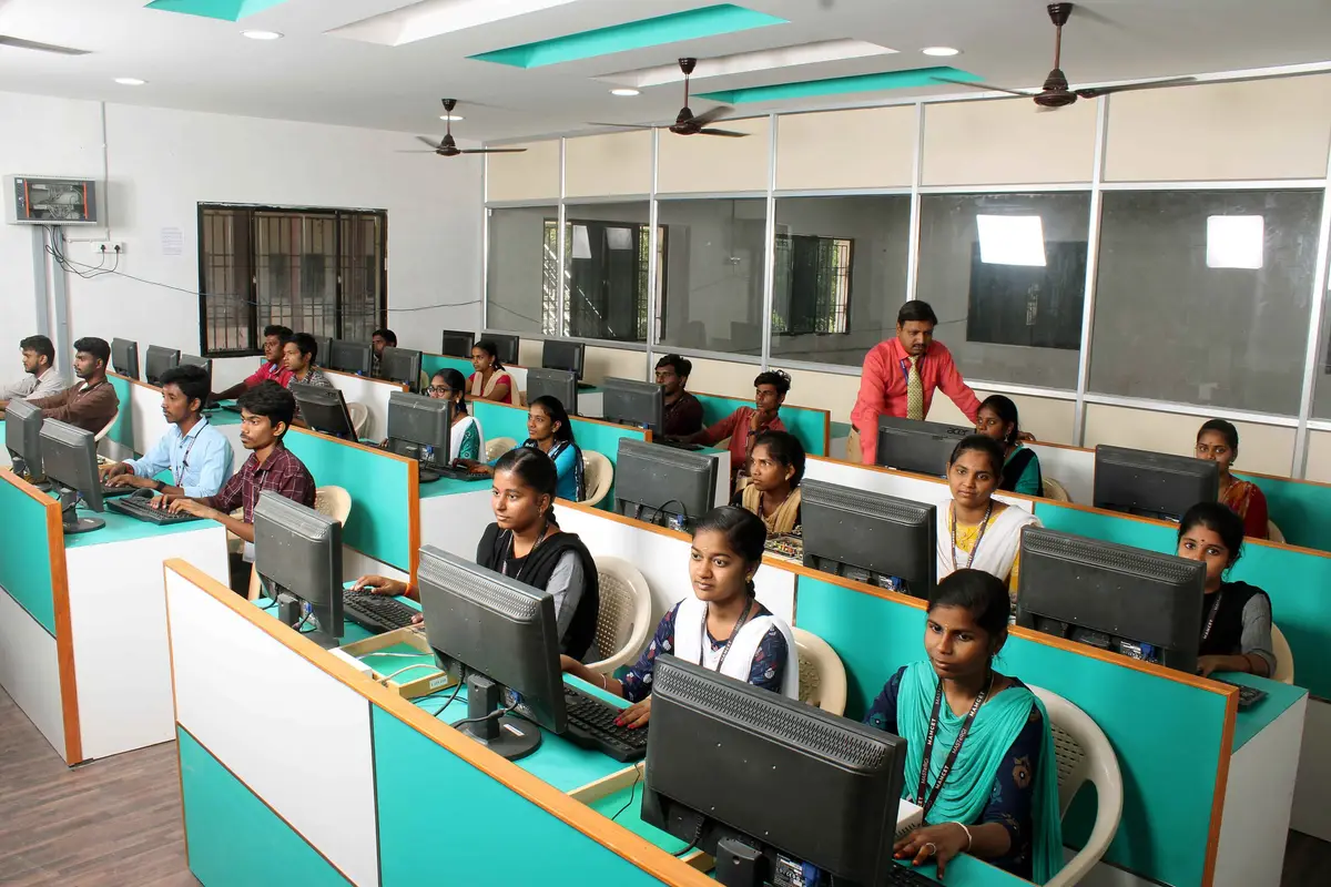 MCOEAT campus photo 8
