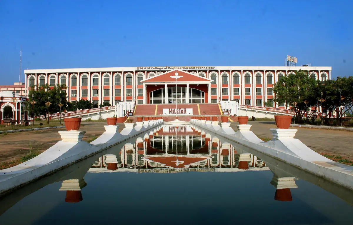 MCOEAT campus photo 6