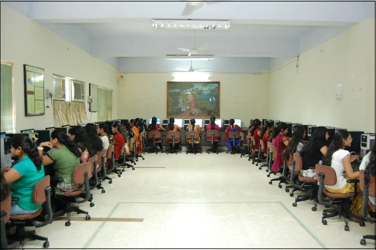 Matushri Virbaima Mahila College of Commerce, Management and IT: campus photo 1
