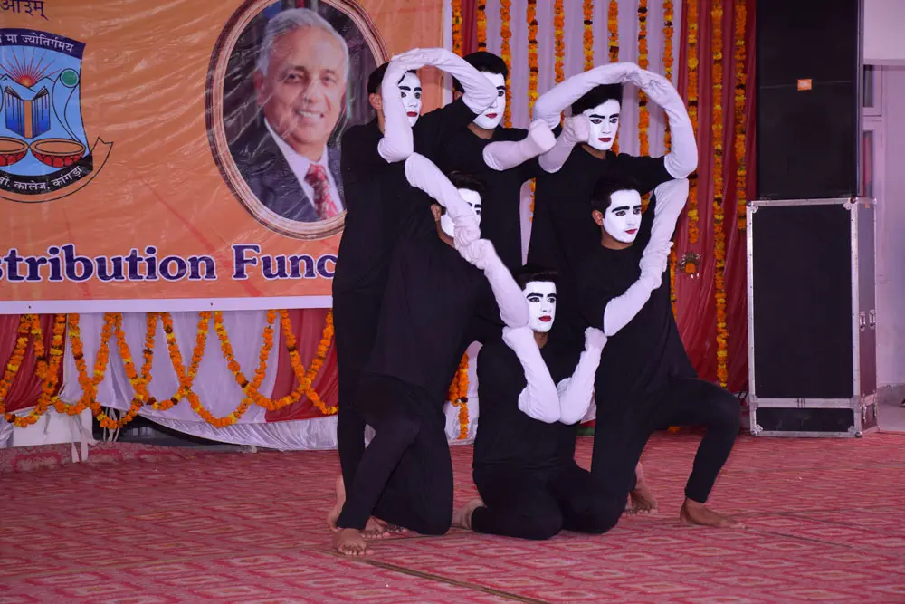 Mehar Chand Mahajan DAV College campus photo 8