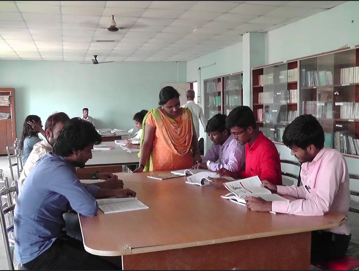 MES College of Pharmacy: campus photo 2