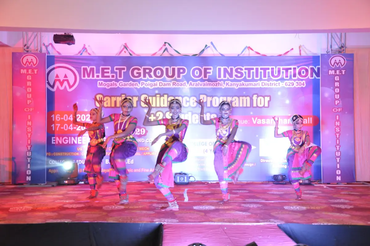 M.E.T Engineering College: campus photo 2