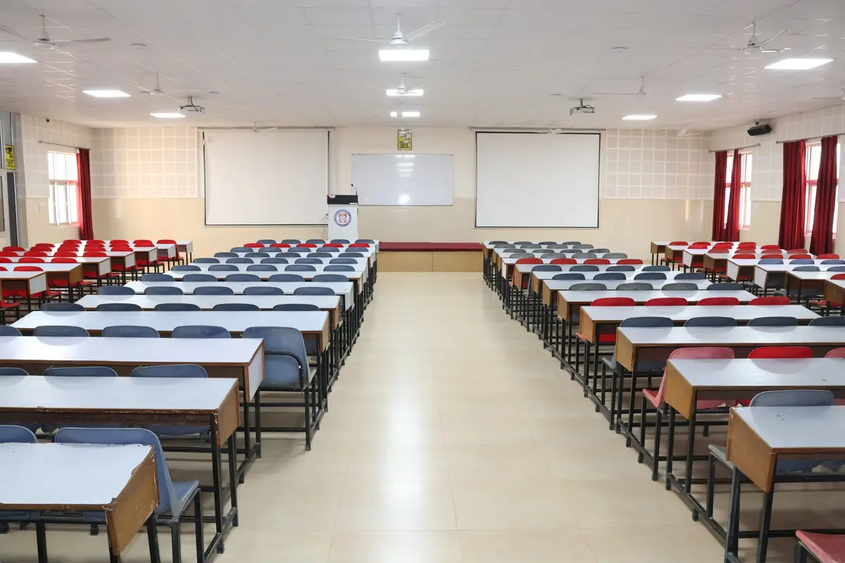 MIET campus photo 3