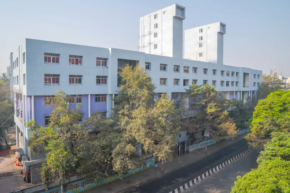Modern Education Society's Neville Wadia Institute of Management Studies and Research: campus photo 1