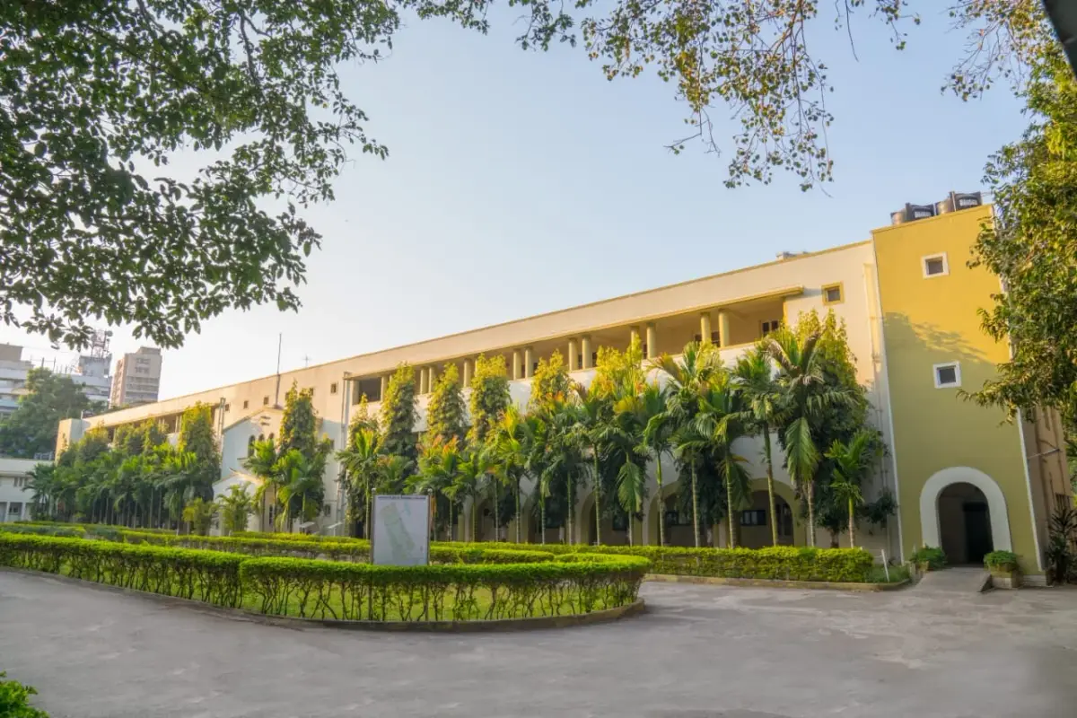 Modern Education Society's Neville Wadia Institute of Management Studies and Research: campus photo 3