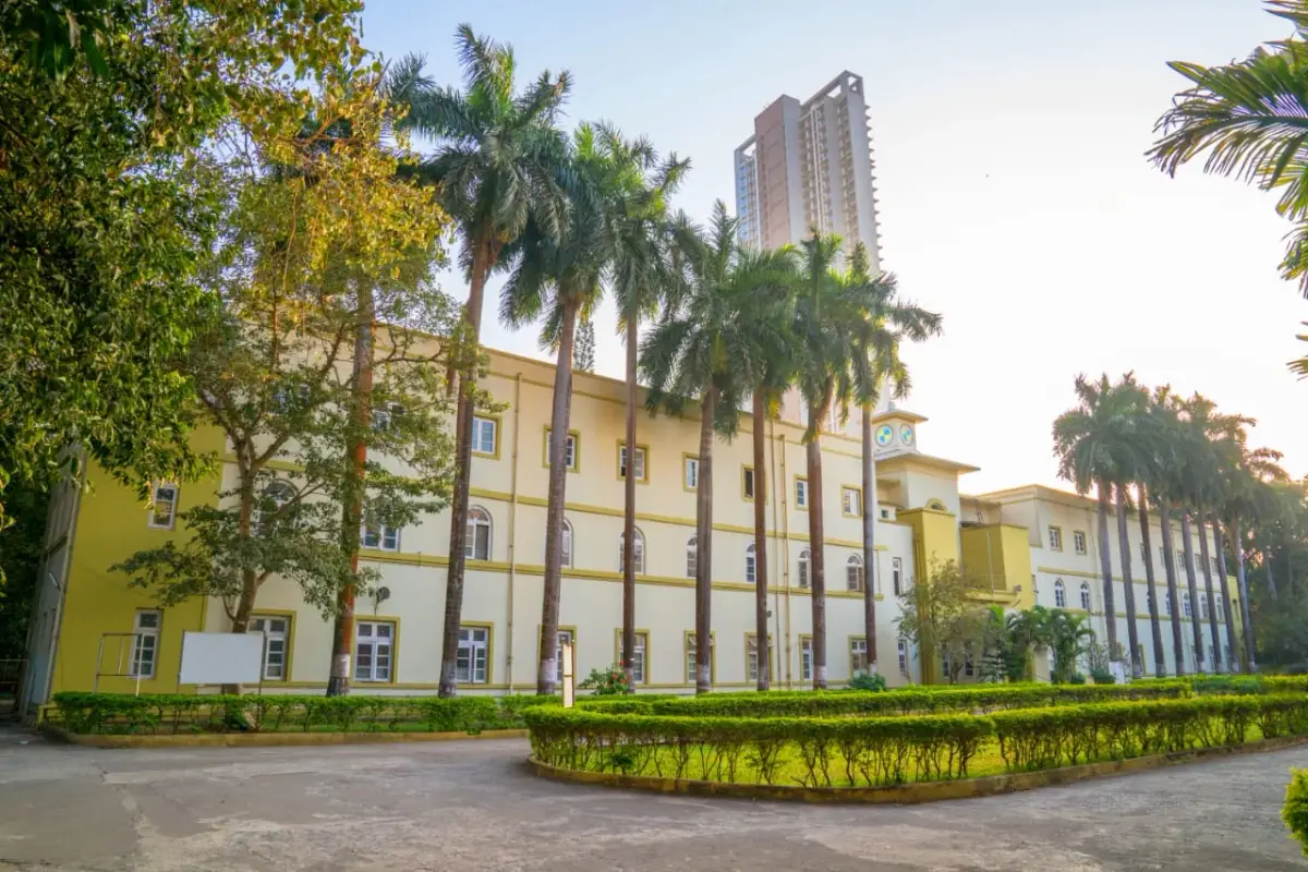 Modern Education Society's Neville Wadia Institute of Management Studies and Research: campus photo 4