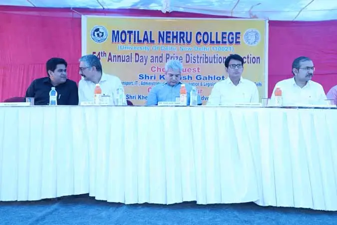 Moti Lal Nehru College campus photo 7