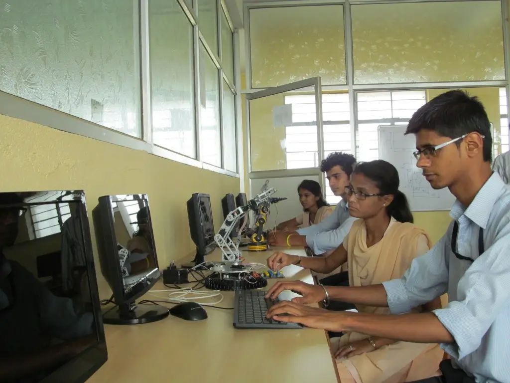 Motichand Lengade Bharatesh Polytechnicbasavesh Nagar Basava Kudachi Colonybelgaum: campus photo 7