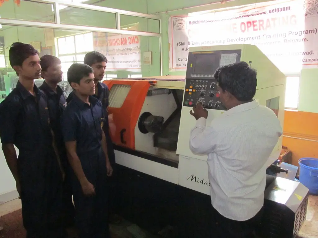 Motichand Lengade Bharatesh Polytechnicbasavesh Nagar Basava Kudachi Colonybelgaum: campus photo 8