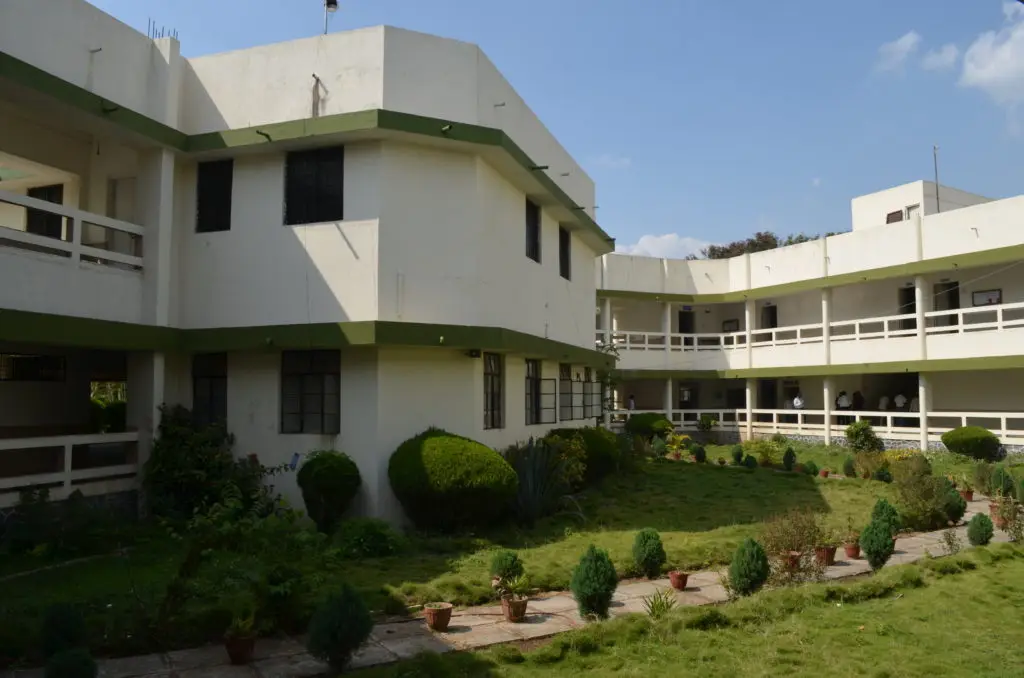 Mula Education Society's Arts: campus photo 5