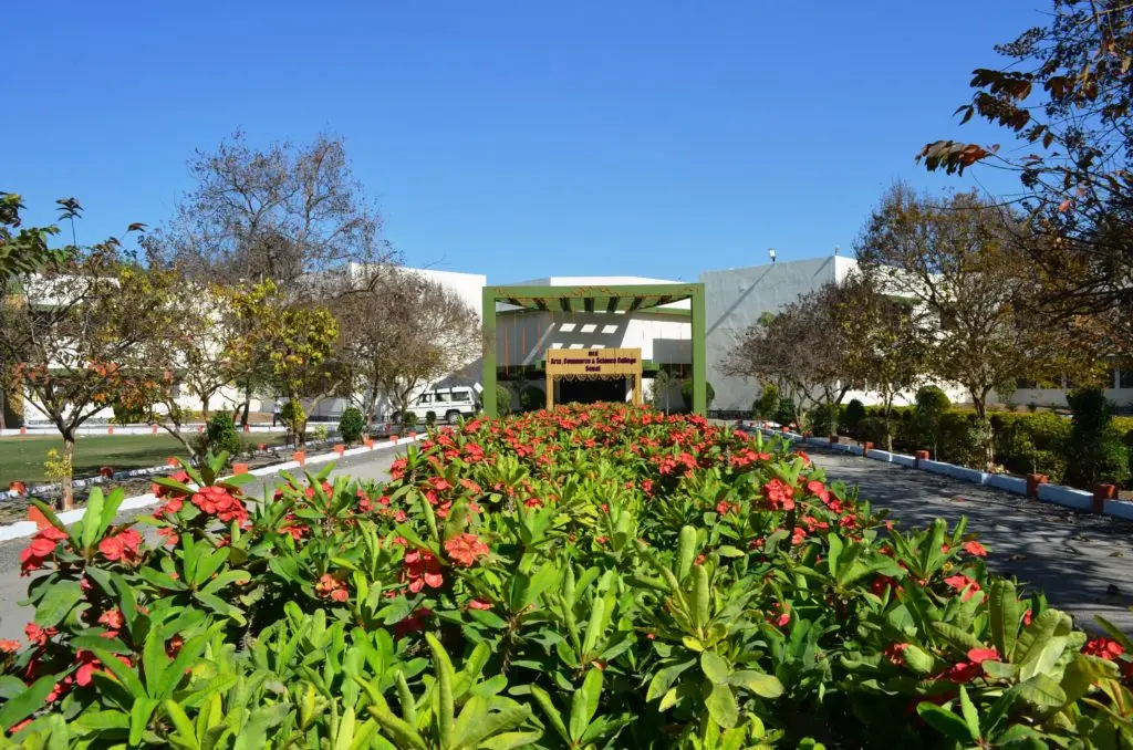 Mula Education Society's Arts campus