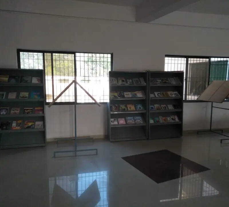 Muni. Arts & Commerce College campus photo 3