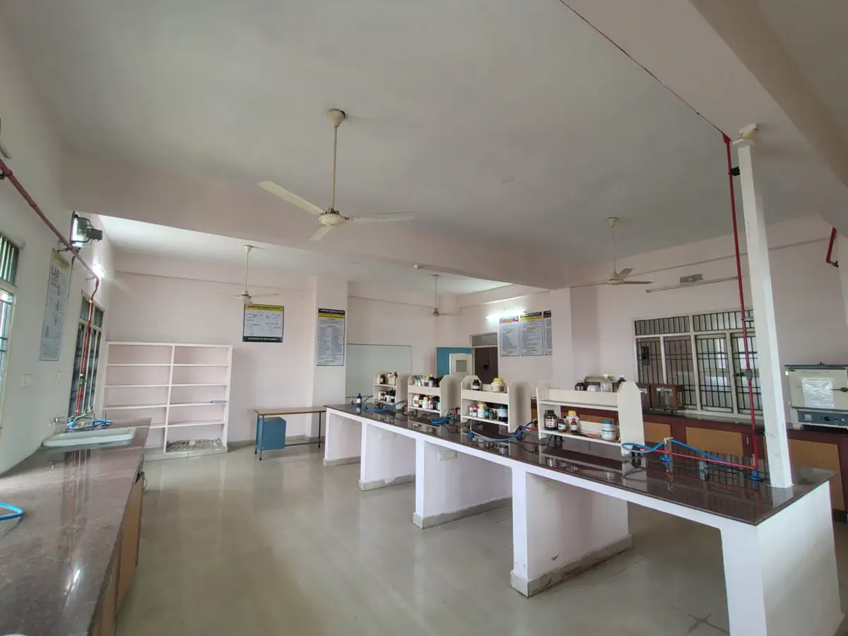 Narayana Pharmacy College, Chinthareddypalem campus photo 3