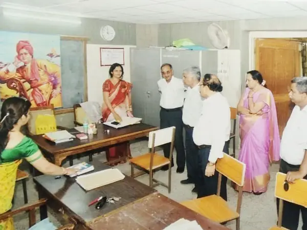 Navyug Arts & Commerce College: campus photo 7