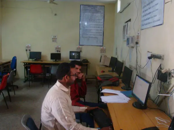 Navyug Arts & Commerce College: campus photo 2
