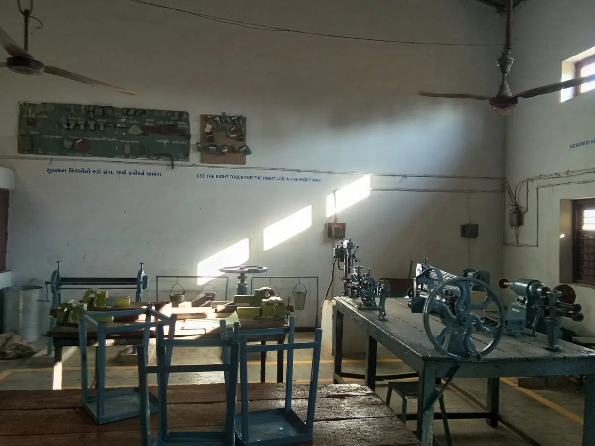Nima Girls Arts College Gozariya: campus photo 7